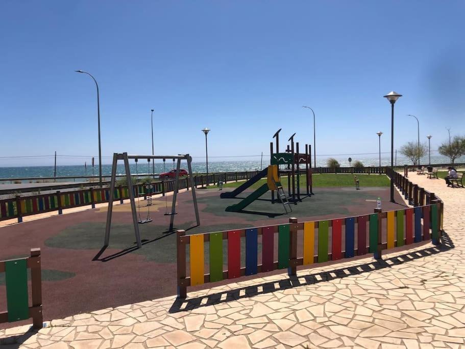 Bajo Con Jardin En Primera Linea De Playa Малага Экстерьер фото